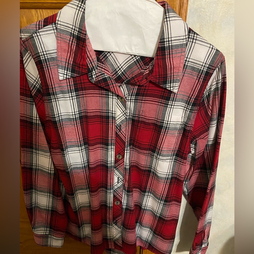 Ladies cotton please blouse.